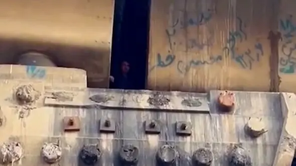 عجیب اما واقعی! / ‌زن و مردی که برای شارژ موبایل لای پل صدر تهران گیر کردند!