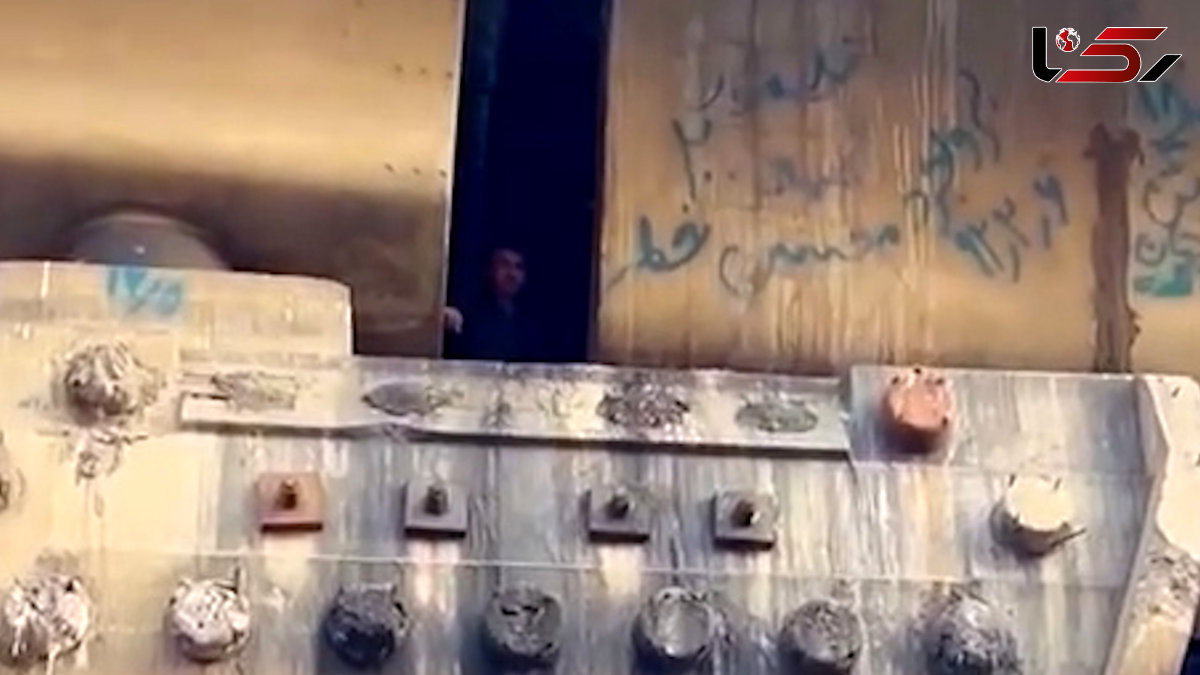 عجیب اما واقعی! / ‌زن و مردی که برای شارژ موبایل لای پل صدر تهران گیر کردند!