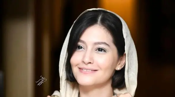 فیلم افتتاح سالن زیبایی پردیس احمدیه خانم بازیگر وطن پرست ایرانی