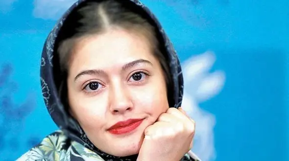 عکس/  استایل جذاب و مشکی پردیس احمدیه در اکران فیلم پول و پارتی با مانتوی طرحدار مجلسی