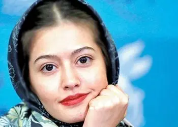 عکس/  استایل جذاب و مشکی پردیس احمدیه در اکران فیلم پول و پارتی با مانتوی طرحدار مجلسی