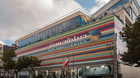 بی حجابی دامان این مکان معروف را هم گرفت