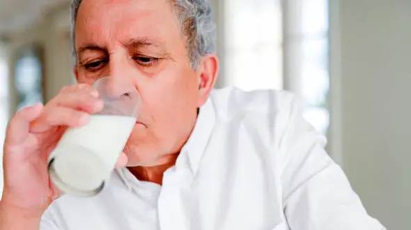 چه زمان هایی خوردن شیر خطرناک می شود؟