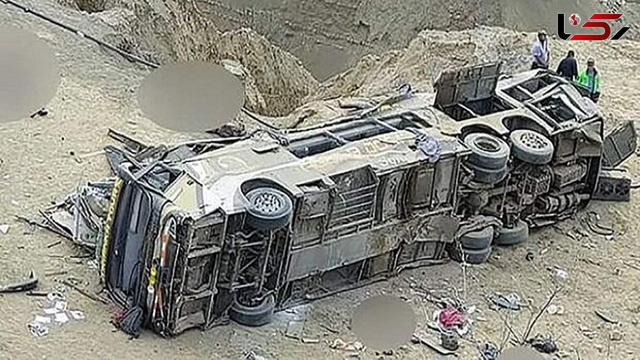 ببینید / سقوط وحشتناک اتوبوس حامل کودکان آمریکایی به ته دره