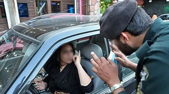 فیلم گرفتن از پلیس به هنگام انجام وظیفه قانونی جرم است !