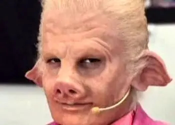 فیلم/ بخش‌هایی از اجرای فوق‌العاده روزبه حصاری در فینال کارناوال با گریمی استثنایی در چهره خوک! / اصلا قابل تشخیص نبود که این بچه مهندسه