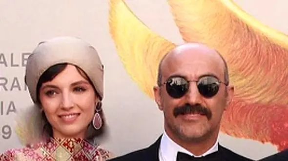 درخشش اصالت ایرانی در تیپ و استایل مهسا حجازی، هدی زین العابدین، طناز طباطبایی، لیلا حاتمی، فائزه راد و... در جشنواره ونیز با الهام از سوزن دوزی تا کاشی کاری مسجد شیخ لطف‌الله+عکس