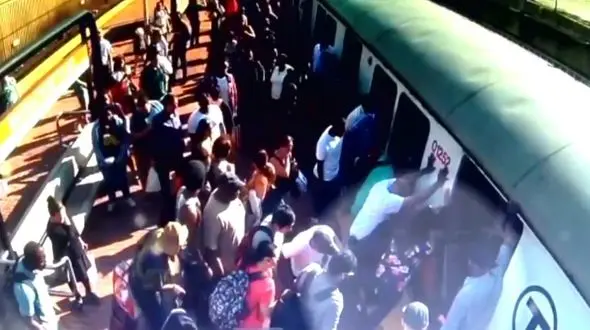 التماس‌های دلخراش یک زن مصدوم در ایستگاه‌ مترو