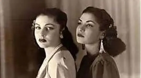 عکس سفر در زمان / ژست «اشرف پهلوی» و «فوزیه» در سعدآباد /  اواخر دهه 1310 