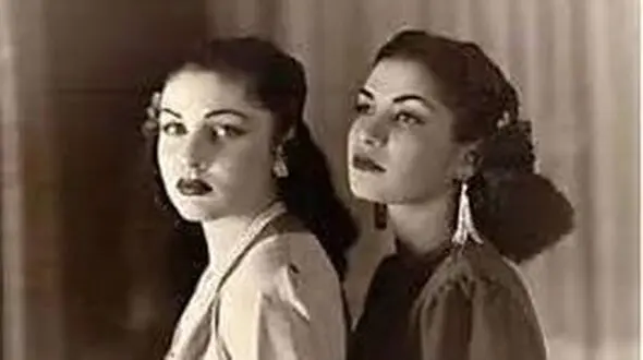 عکس سفر در زمان / ژست «اشرف پهلوی» و «فوزیه» در سعدآباد /  اواخر دهه 1310 