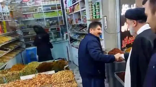 چرا زن سنندجی در بازار، پشتش را به رئیس جمهور کرد و رفت؟ + فیلم