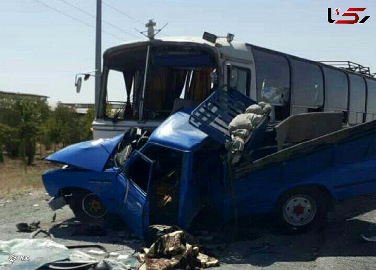 عکس وحشتناک از تصادف مرگبار نیسان آبی با اتوبوس در جاده خاش به زاهدان + جزییات