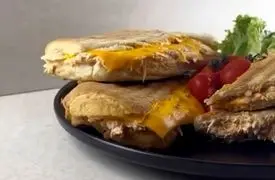 دو طعم وسوسه‌ انگیز / پنینی مرغ پنیری و  چیکن مالایی تیکه