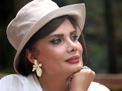 عاطفه رضوی: همه ما خانم ها سکوت هایی کردیم که شرایط باعثش بوده/ هر زن یک قصه است و هر قصه منحصربه‌فرد 