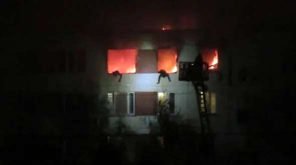 فیلم جگرسوز از  اجساد سوخته آویزان از پنجره ها در آتش سوزی مسکو ! / 16+