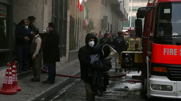 احتمال ریزش ساختمان وزارت نیرو در میدان ولیعصر / تخلیه ساختمانهای مجاور +عکس