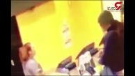 مشتری بی اعصاب قهوه را بر روی صورت مدیر رستوران ریخت! + فیلم