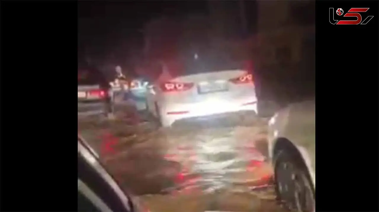 فیلم دلهره آور از  بارش شدید باران و جاری شدن سیلاب در قم