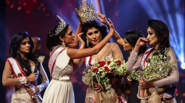 دعوا مدل های زیبایی بر سر تاج مسابقه زیبایی زنان + تصاویر