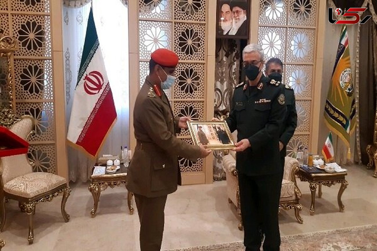 Iran, Oman stress developing bilateral ties, military coop.