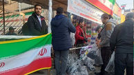 نهال رایگان در مراسم راهپیمایی 22 بهمن توزیع کرد