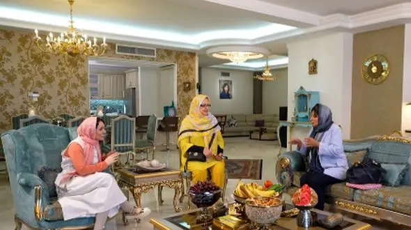 فیلم/ نگاهی به چیدمان شاهانه و باشکوه منزل حوریه مقدم در «شام ایرانی»/ از مبلمان سلطنتی و تابلوهای هنری تا فرش اصیل ایرانی و آشپزخانه لوکس