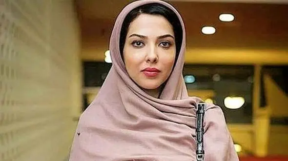 فیلم شعرخوانی هایکو لیلا اوتادی !/ شعرهای من سبک ژاپنی است !