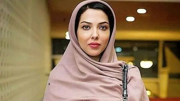 فیلم شعرخوانی هایکو لیلا اوتادی !/ شعرهای من سبک ژاپنی است !