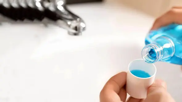 کاهش خطر کرونا با شستن ۳۰ ثانیه ای دهان با دهانشویه 