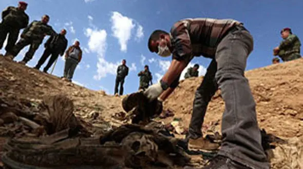 کشف یک گور جمعی در استان رقه +عکس