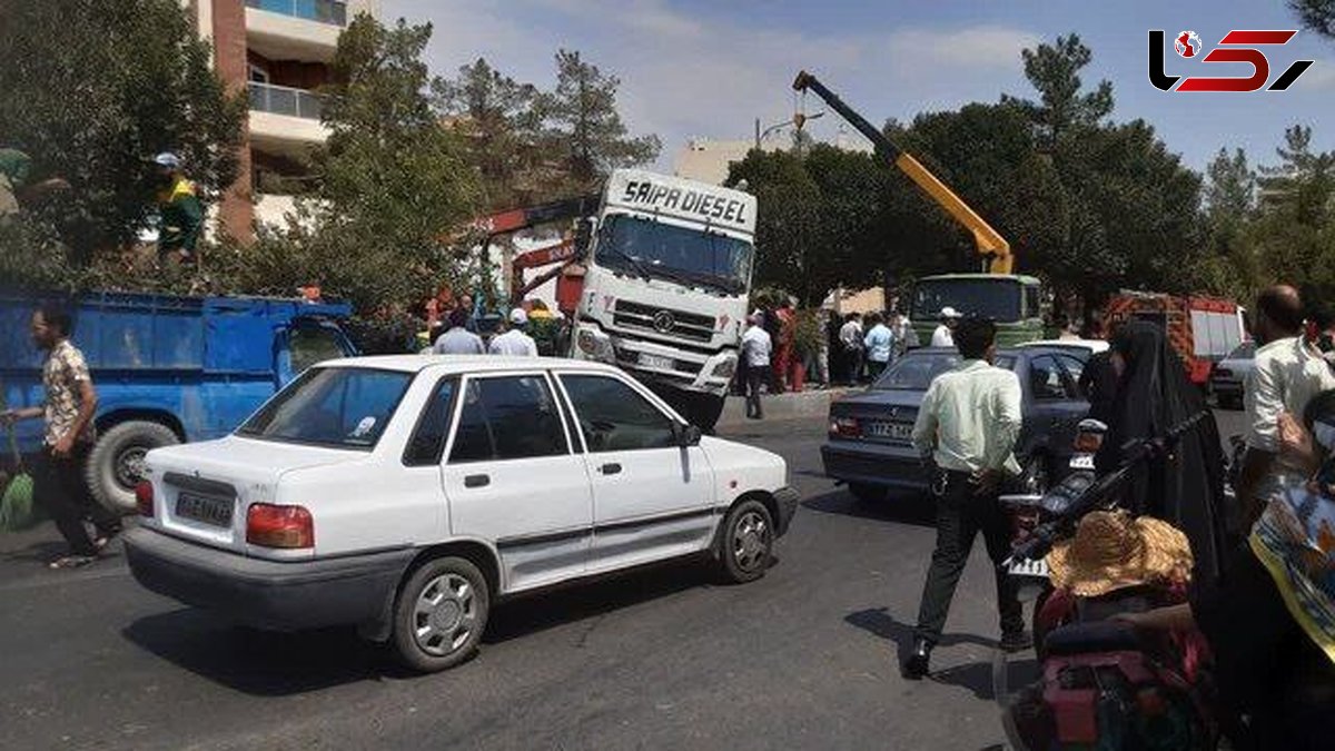 بازداشت عامل تصادف هولناک پژو و تریلی در بلوار قائم سمنان + جزییات