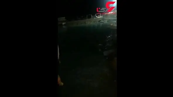 سقوط سکوی دهکده گردشگری بوشهر خبرساز شد + فیلم