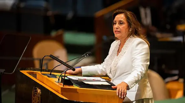 دینا، رئیس جمهور پرو برکنار شد