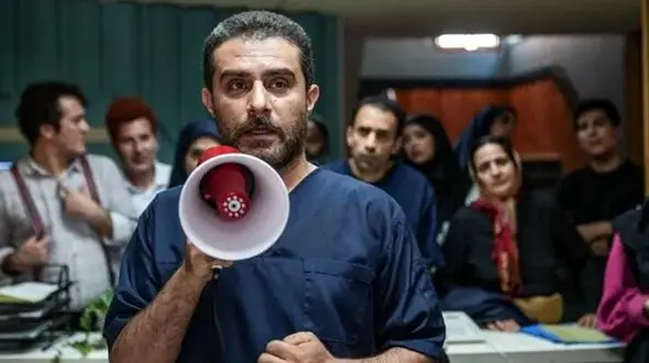 فیلم/ وحید رهبانی بازیگر سریال کلینیک رویا: ما خاورمیانه نیستیم! ما مرکز جهانیم و ایران عروس این نقطه است