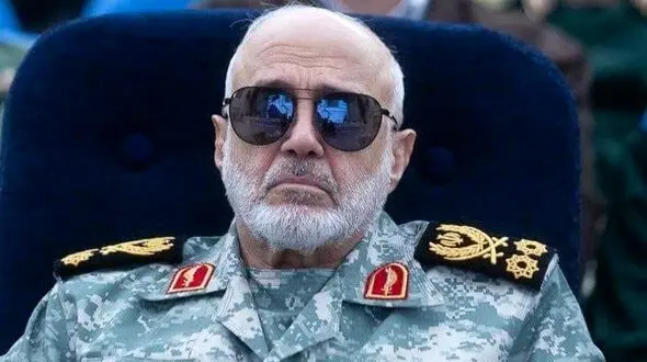 عکس /  سفر در زمان؛ «سرلشکر رشید در حال بررسی پهپادهای ارتش»؛ سال 1402
