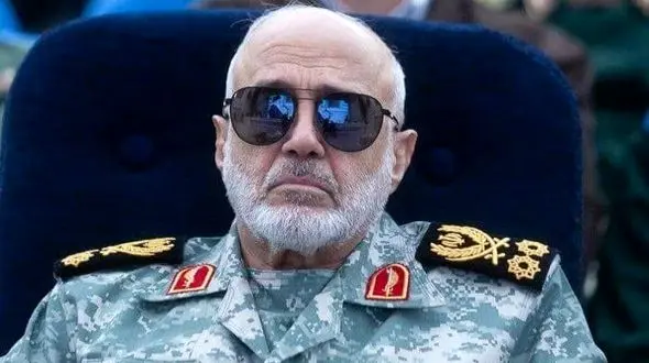 عکس /  سفر در زمان؛ «سرلشکر رشید در حال بررسی پهپادهای ارتش»؛ سال 1402