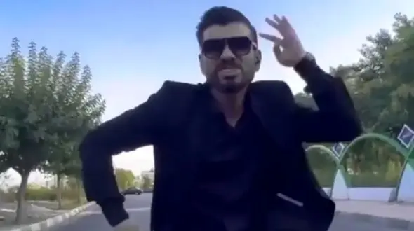 فیلم رقص این آقا با آهنگ نگاه استیل گنگو یطوری رقصید آبرو و لول اهنگو با خاک یکی کرد