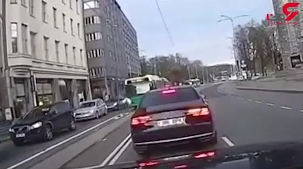  تصادف شدید یک خودرو با یک ماشین پلیس! + فیلم