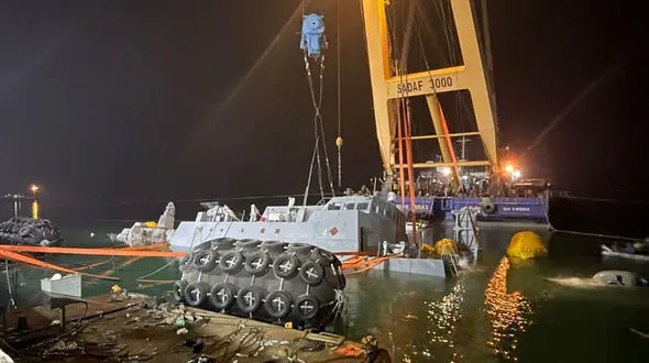 ناوچه سهند از آب بیرون آورده شد