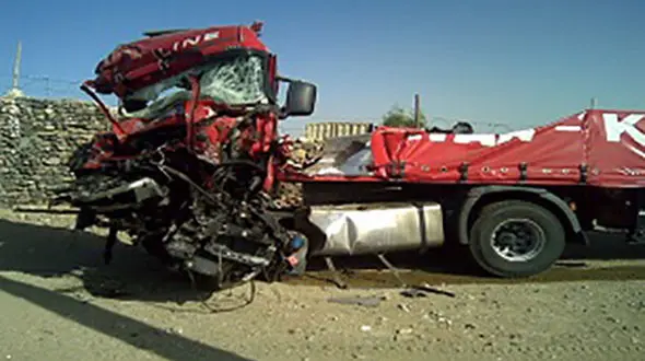مرگ دردناک یک سرباز در  برخورد تریلر با  پاسگاه  