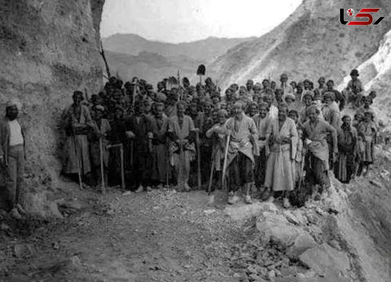 
عکسی قدیمی از ساخت جاده چالوس
