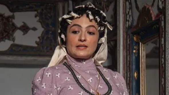 چیدمان سفره هفت سین خاص و لاکچری گلاره عباسی آباجی سریال بامداد خمار/ از دست و پنجه اش هنر میباره
