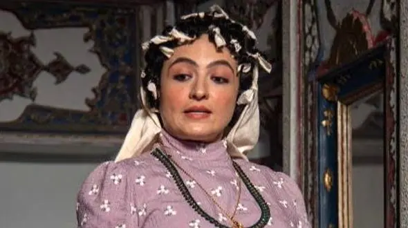 چیدمان سفره هفت سین خاص و لاکچری گلاره عباسی آباجی سریال بامداد خمار/ از دست و پنجه اش هنر میباره