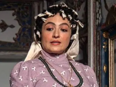 چیدمان سفره هفت سین خاص و لاکچری گلاره عباسی آباجی سریال بامداد خمار/ از دست و پنجه اش هنر میباره