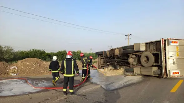 حادثه از بیخ گوش کاشانی ها گذشت / کامیون حامل الکل آتش گرفت + عکس