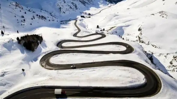 بارش باران و برف در جاده‌ های 10 استان