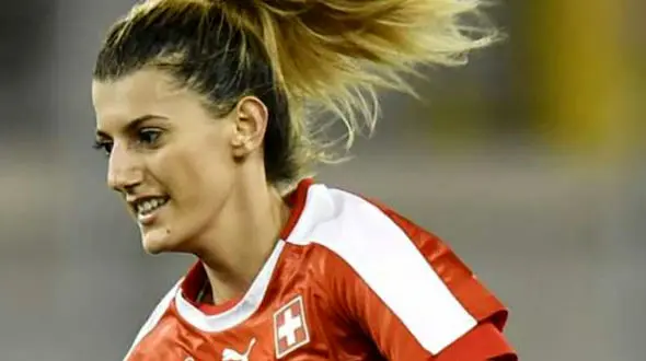 راز ترسناک ناپدید شدن خانم اسماعیلی فوتبالیست مشهور مقابل چشمان هم تیمی هایش+ عکس