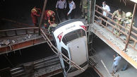سقوط عجیب پژو 2008 از طبقه 17 / خودرو در هوا معلق ماند + عکس ها