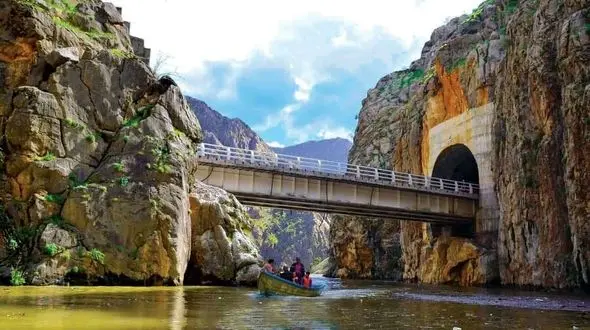 بازی دراز و ظرفیت گردشگری که به آن بی توجهی شد/ آقایان مسئول، کرمانشاه را دریابید !