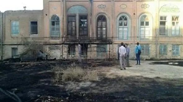 آتش خانه تاریخی انصای ارومیه را سوزاند + عکس